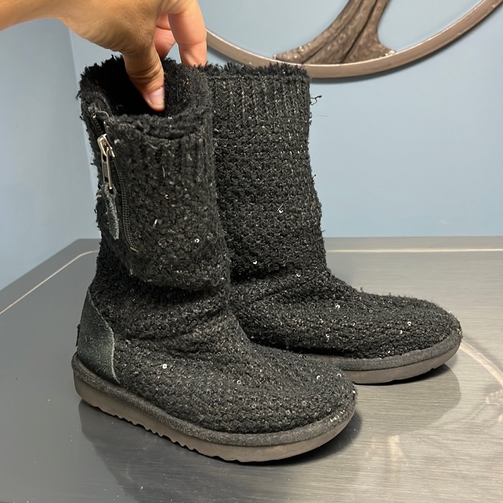 Girls black Ugg’s size 13